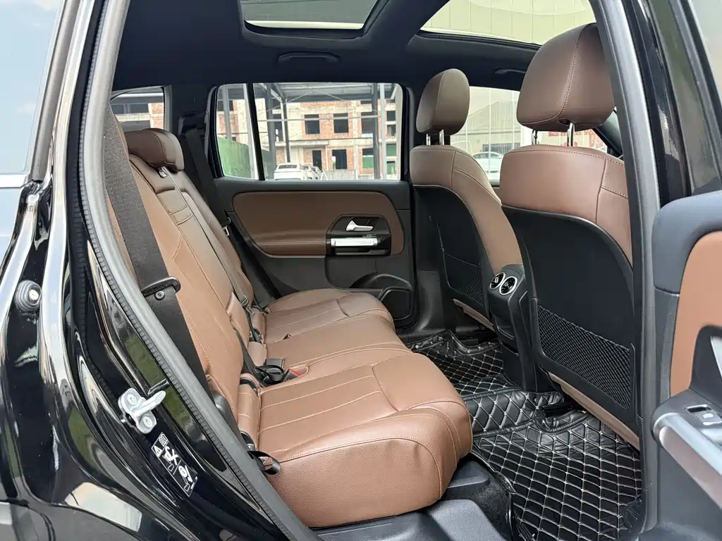 Mercedes-Benz GLB — миниатюра 10
