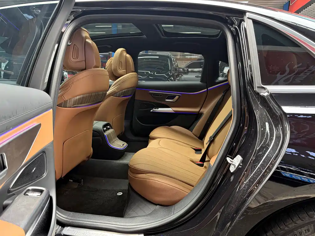 Mercedes-Benz E-Class — миниатюра 8