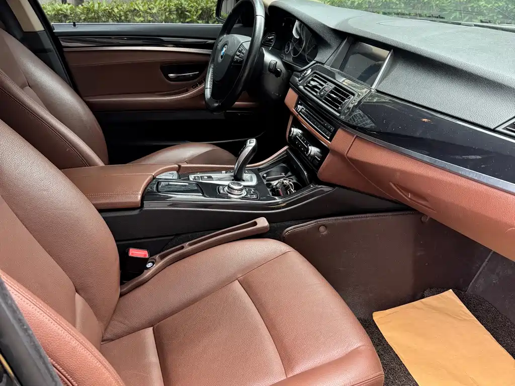 BMW 5 Series — миниатюра 9