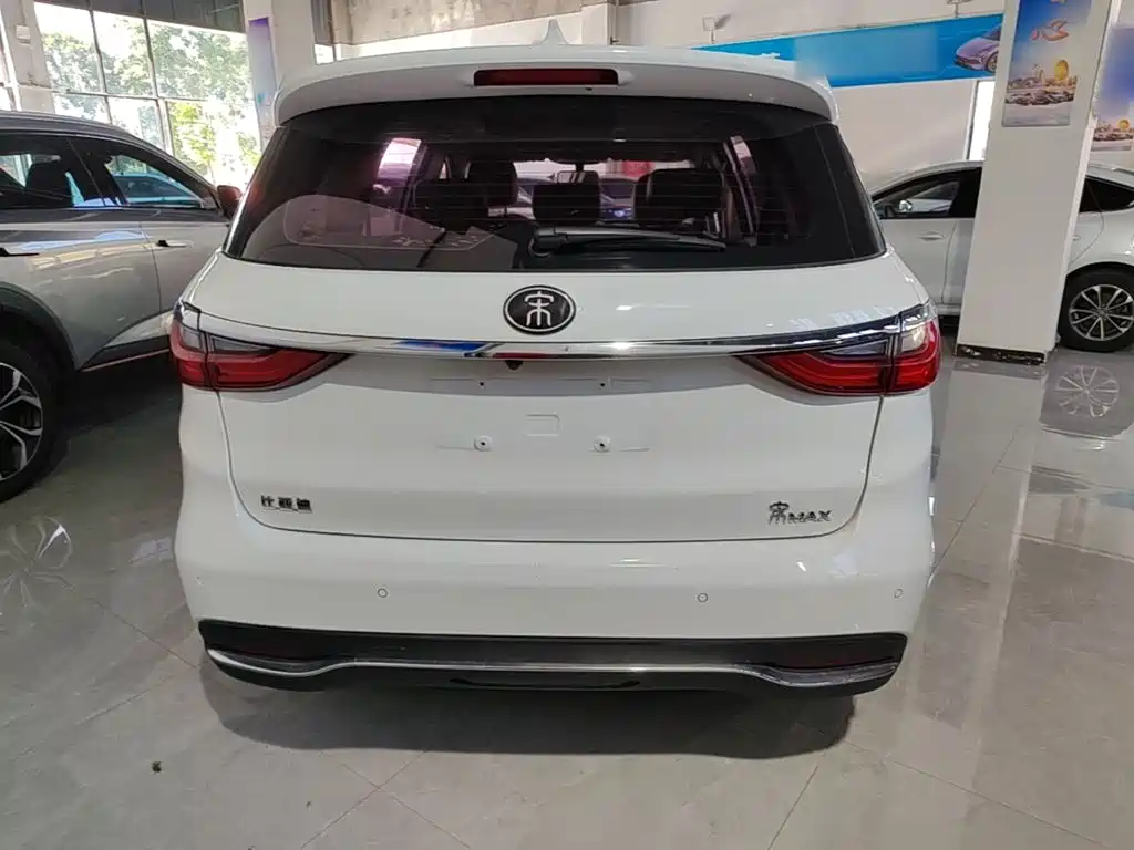 BYD MAX — миниатюра 6