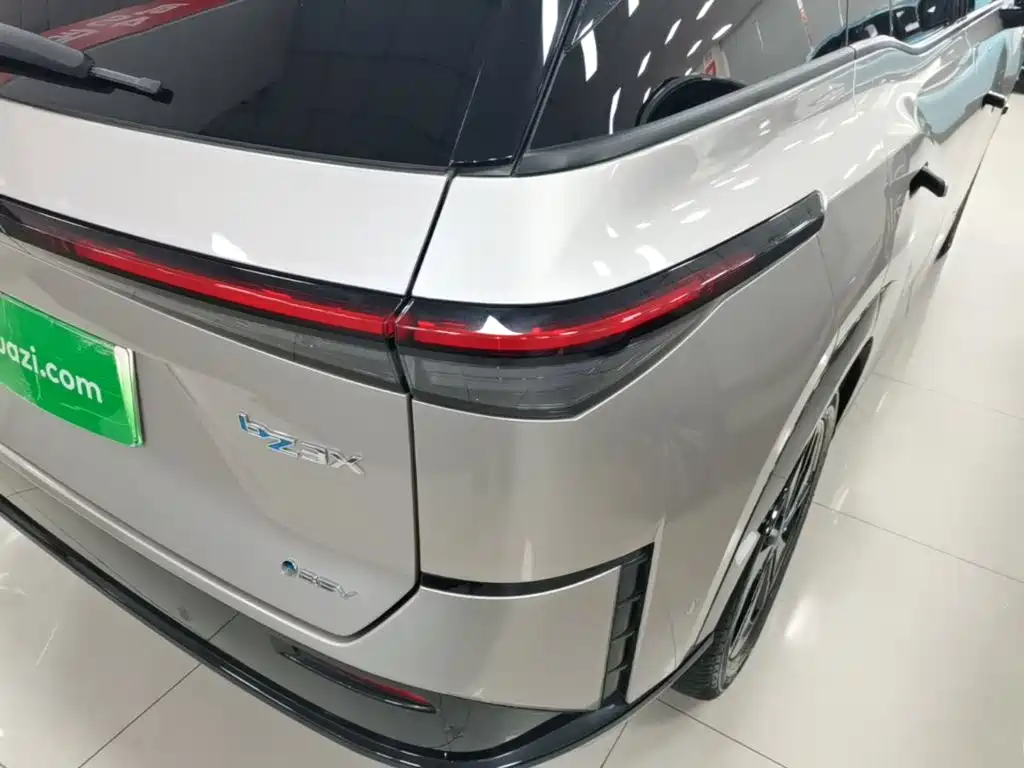 Toyota bZ3X — миниатюра 8