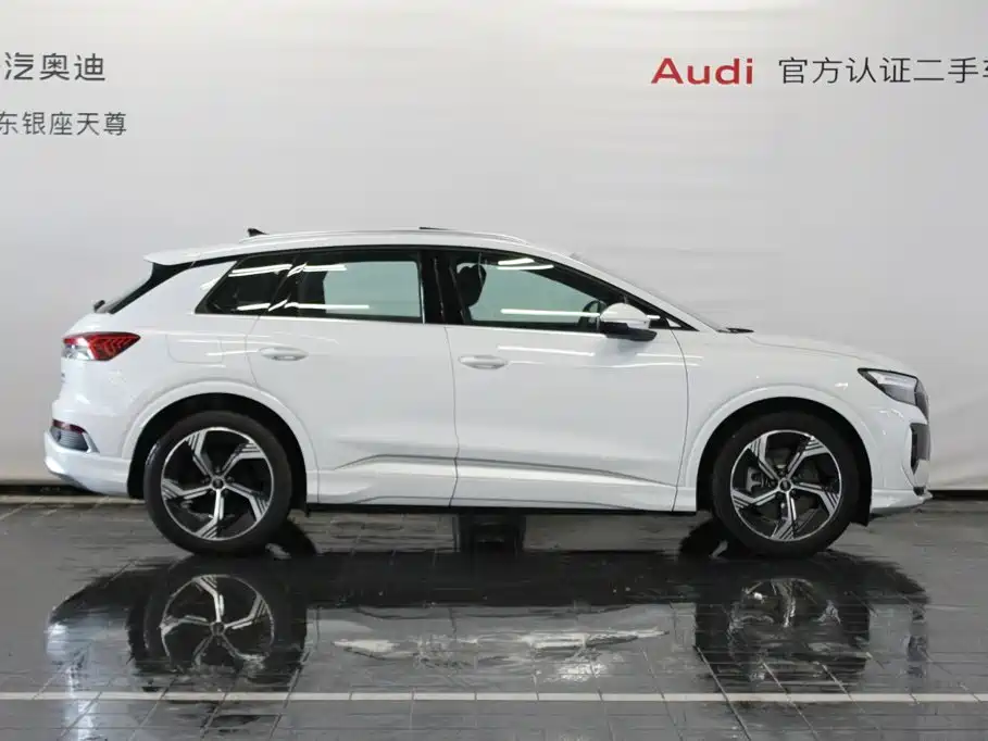 Audi Q4 e-tron — миниатюра 4