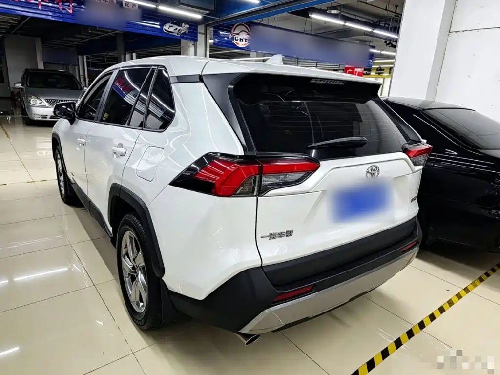 Toyota RAV4 — миниатюра 5