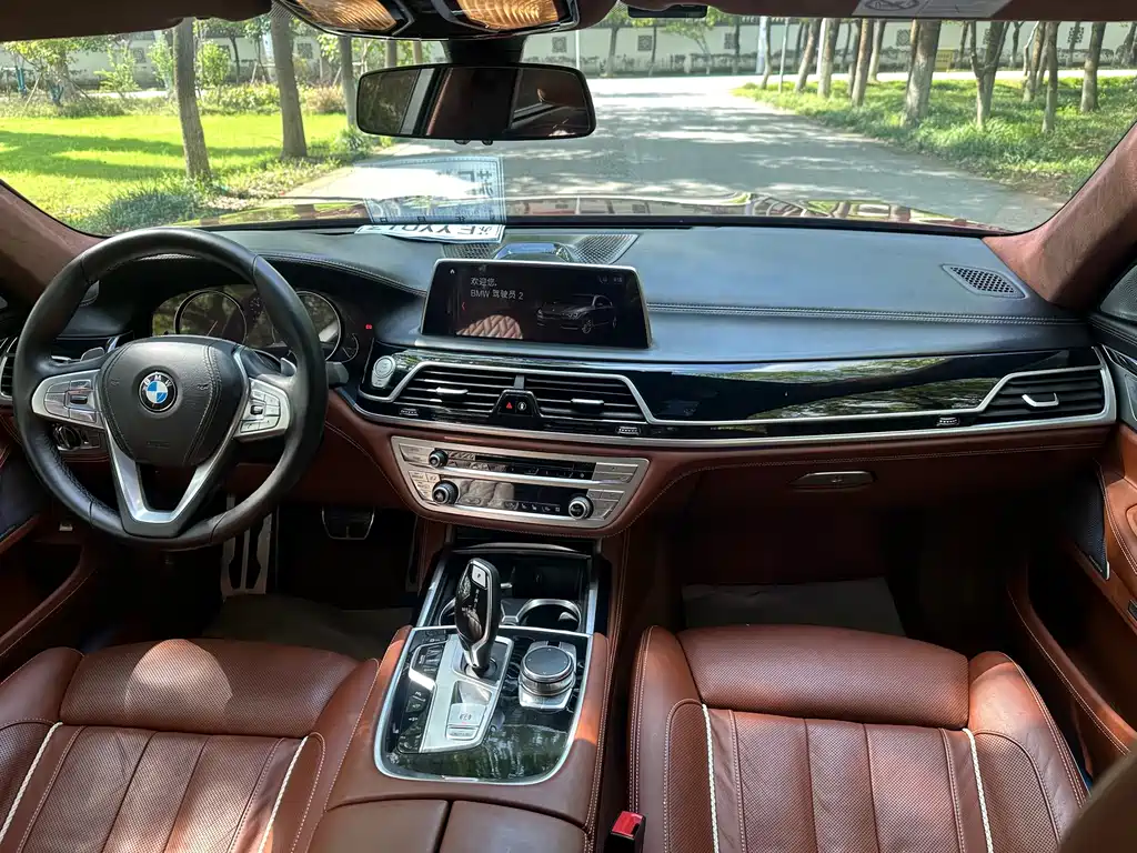 BMW 7 Series — миниатюра 5