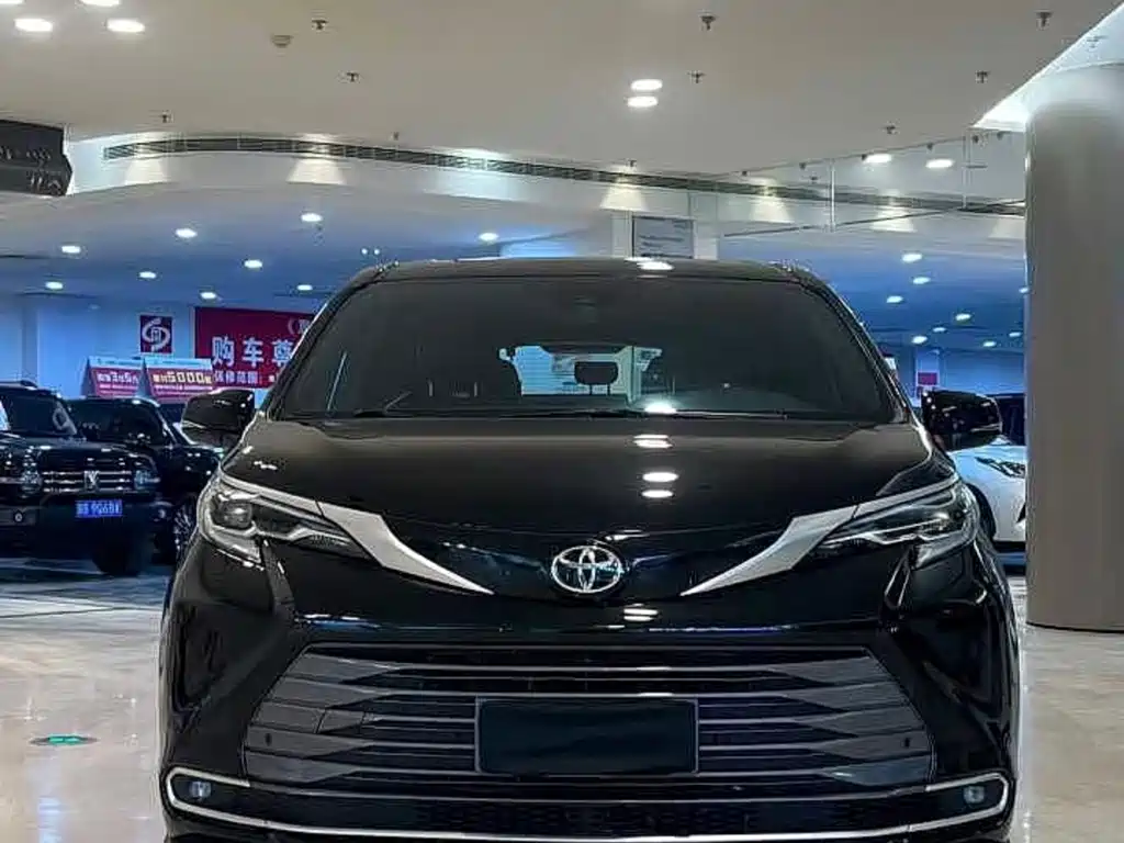 Toyota Sienna — миниатюра 2