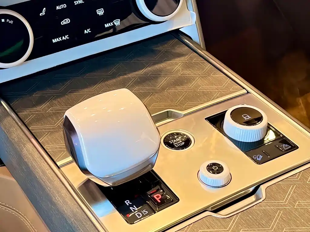 Land Rover Range Rover — миниатюра 5