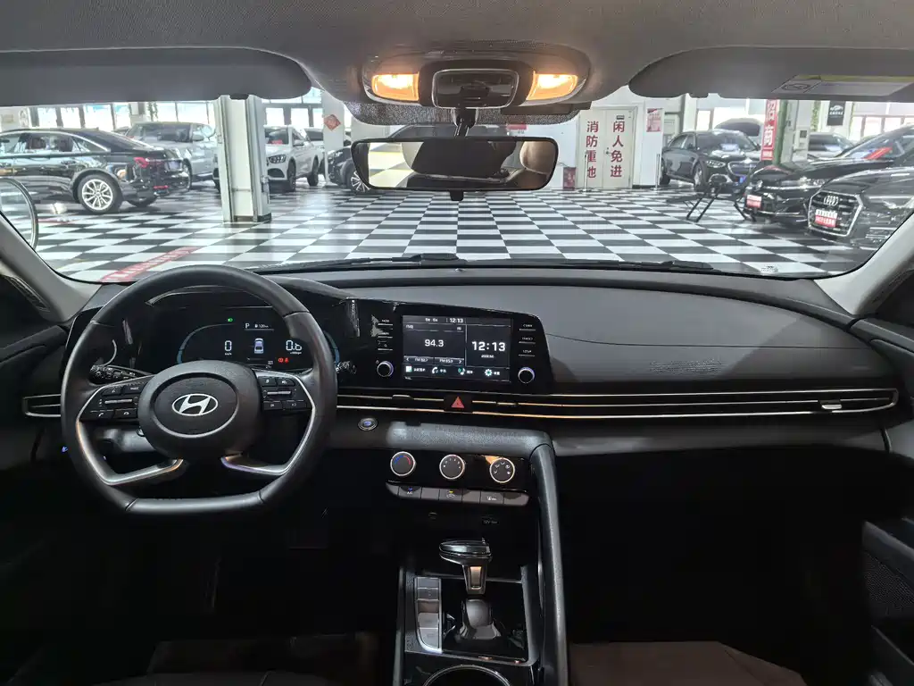 Hyundai Elantra — миниатюра 11