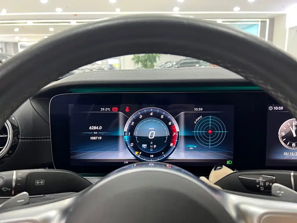 Mercedes-Benz E-Class — миниатюра 13