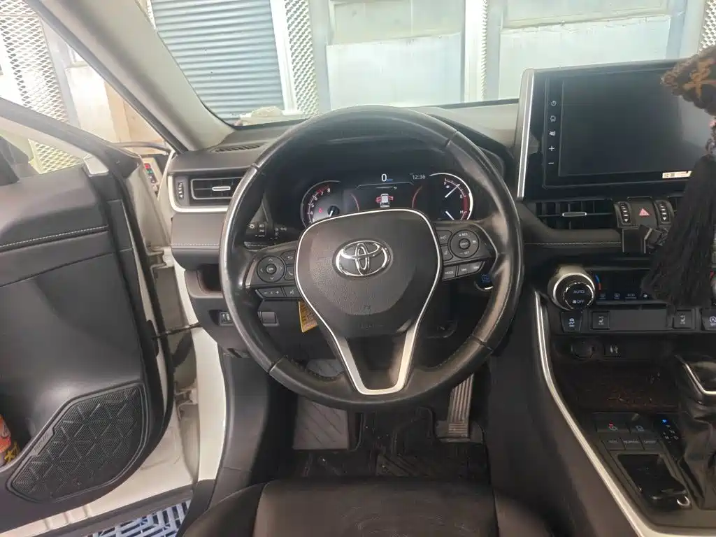 Toyota RAV4 — миниатюра 6