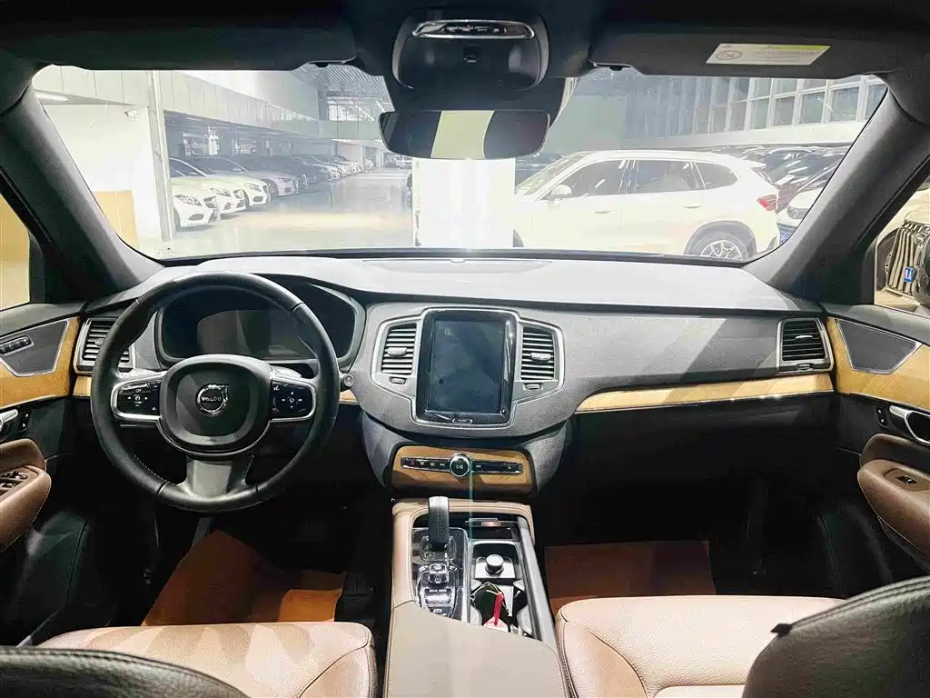 Volvo XC90 — миниатюра 11