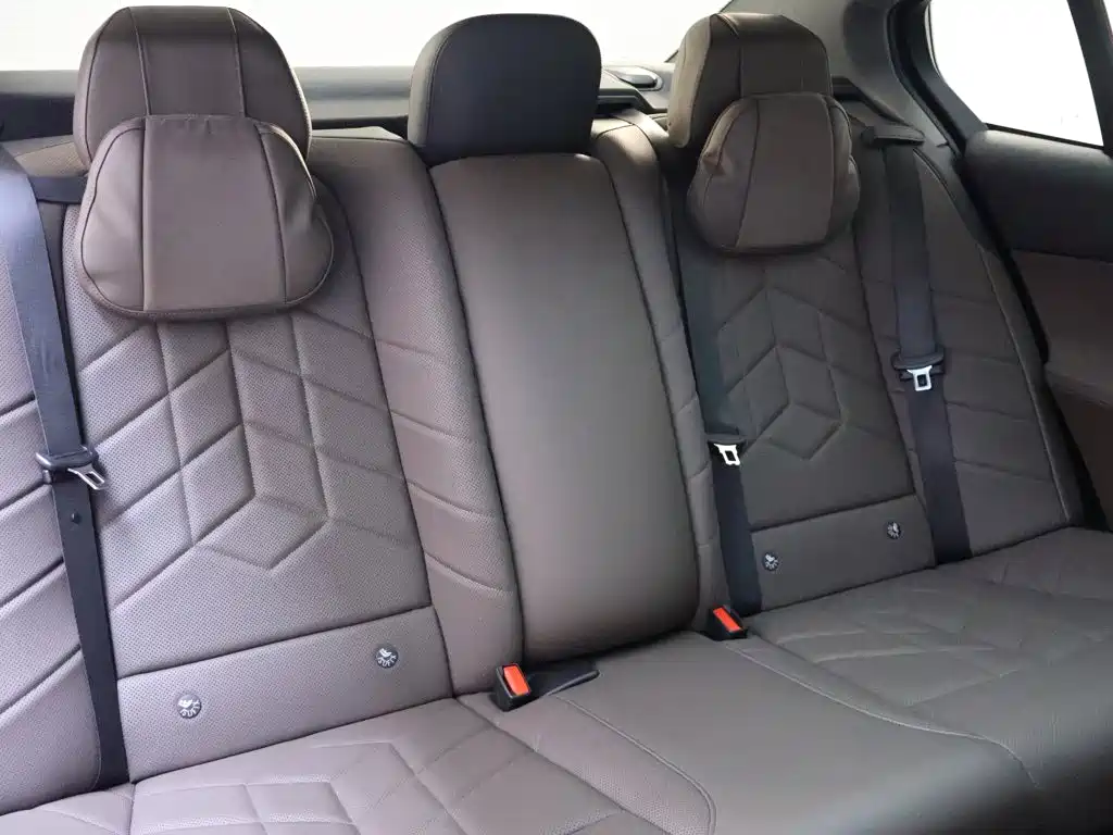 BMW 5 Series — миниатюра 23