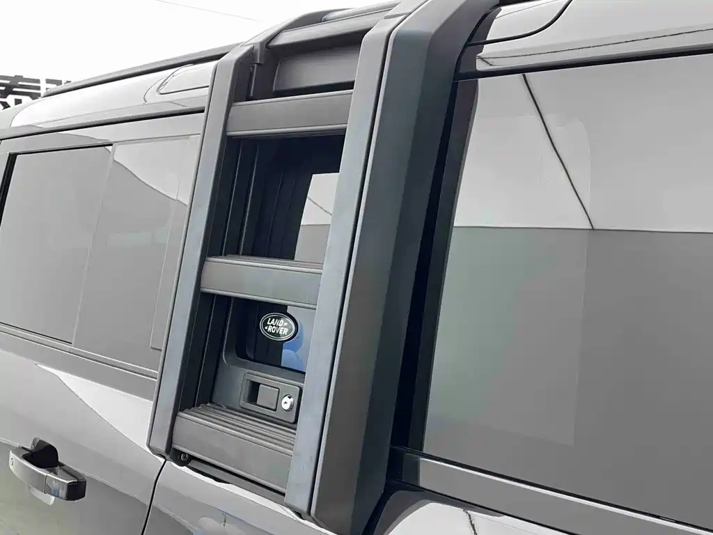 Land Rover Defender — миниатюра 23