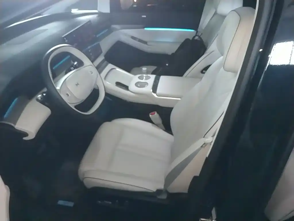 XPeng X9 — миниатюра 15