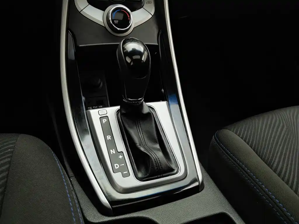 Hyundai Elantra Langdong — миниатюра 13