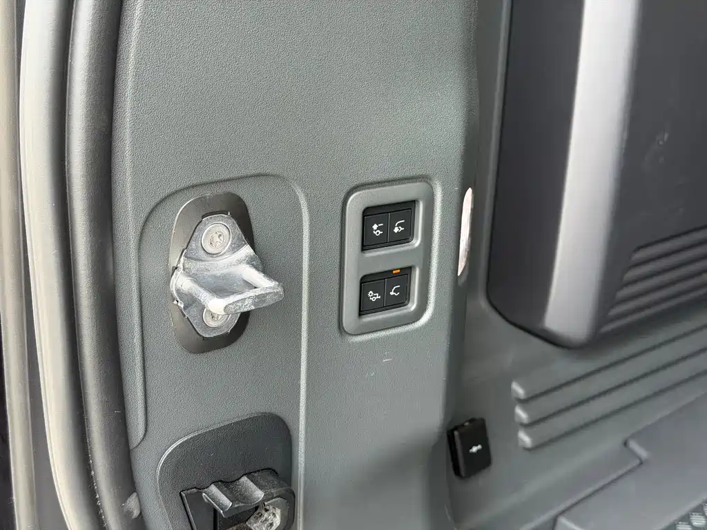 Land Rover Defender — миниатюра 27