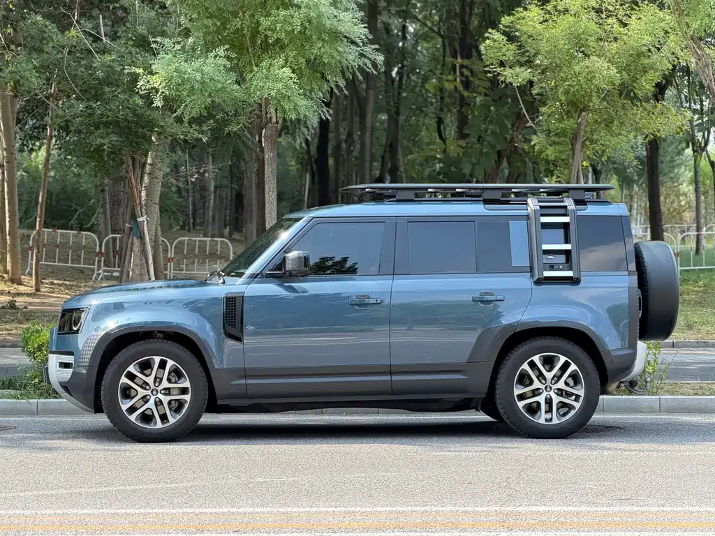 Land Rover Defender — миниатюра 3