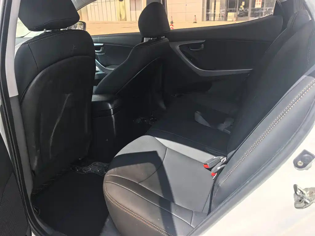 Hyundai Elantra Langdong — миниатюра 10