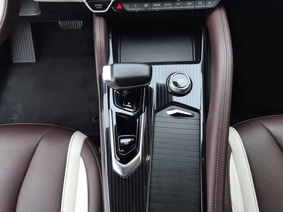 Geely Xingyue L — миниатюра 16