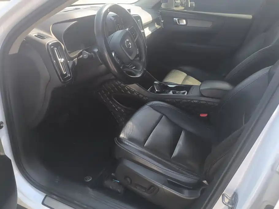 Volvo XC40 — миниатюра 9