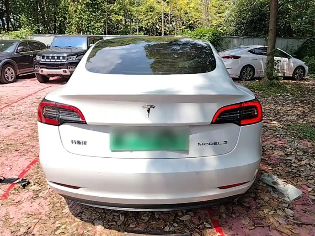Tesla Model 3 — миниатюра 6