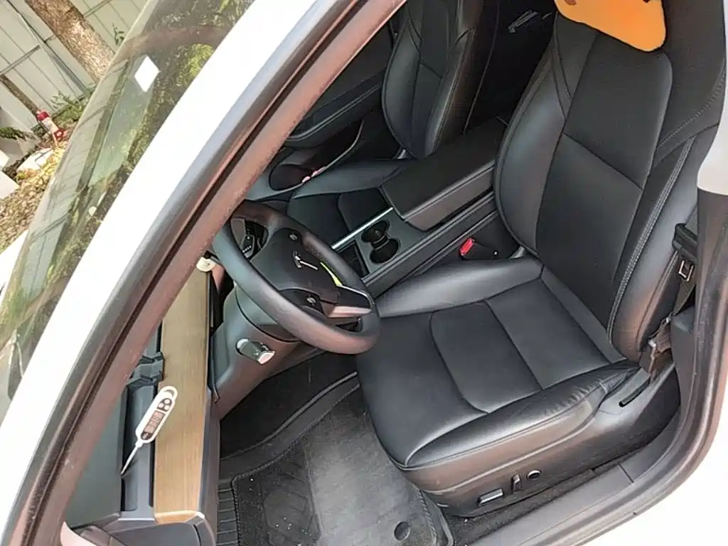 Tesla Model 3 — миниатюра 15