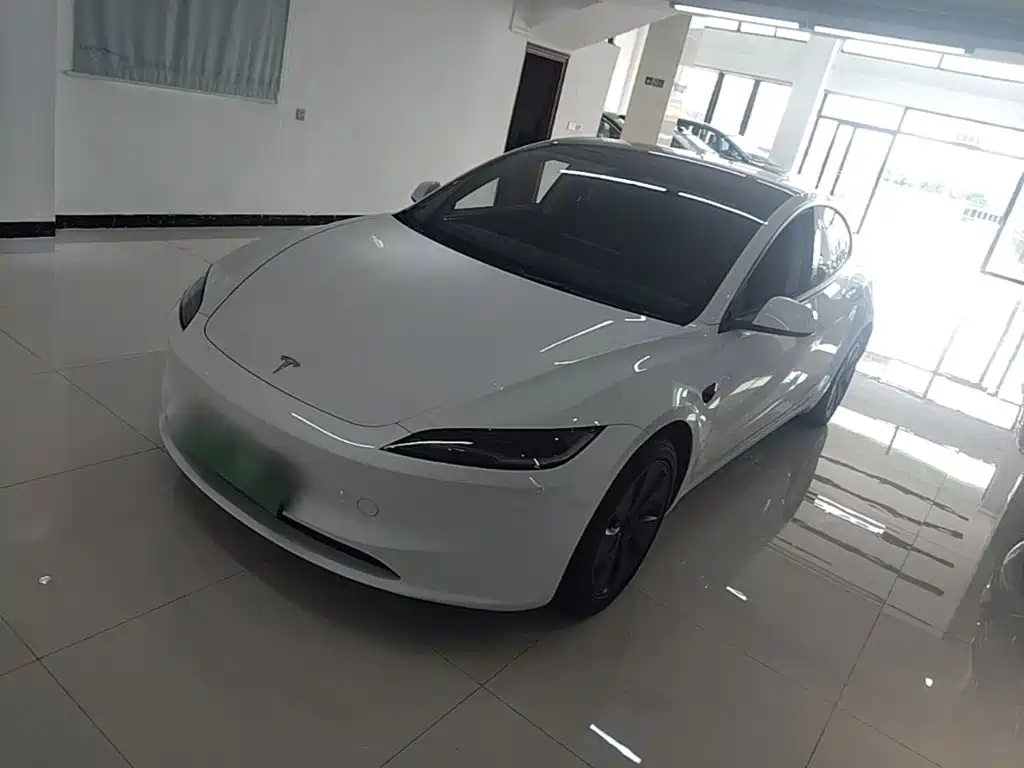Tesla Model 3 — миниатюра 2