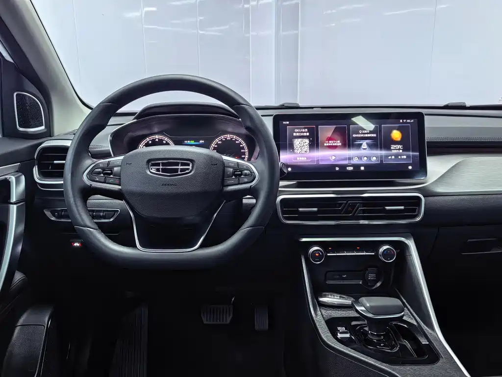 Geely Binyue — миниатюра 7