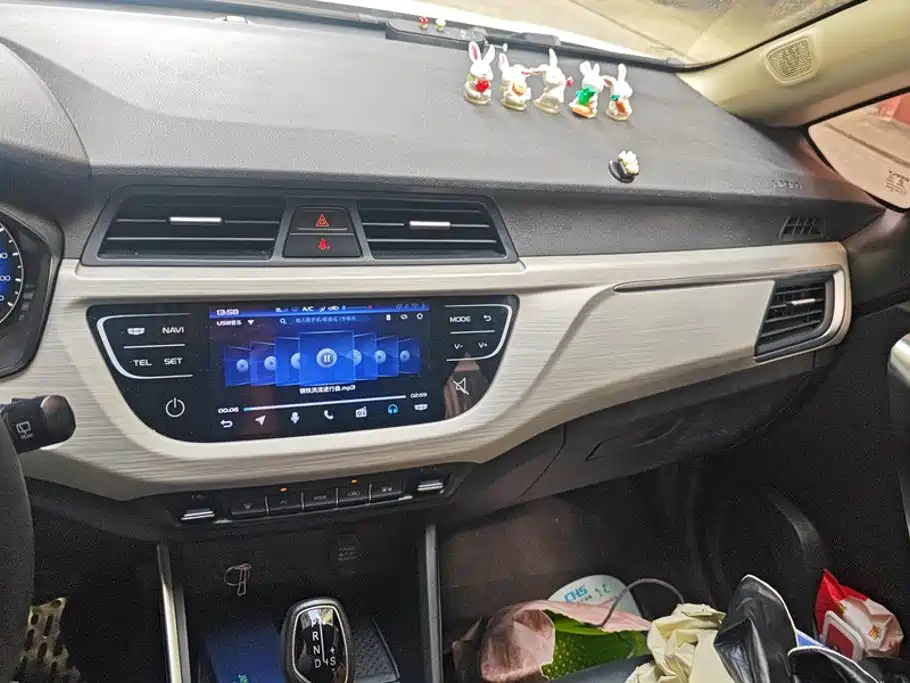 Geely Vision X3 — миниатюра 13