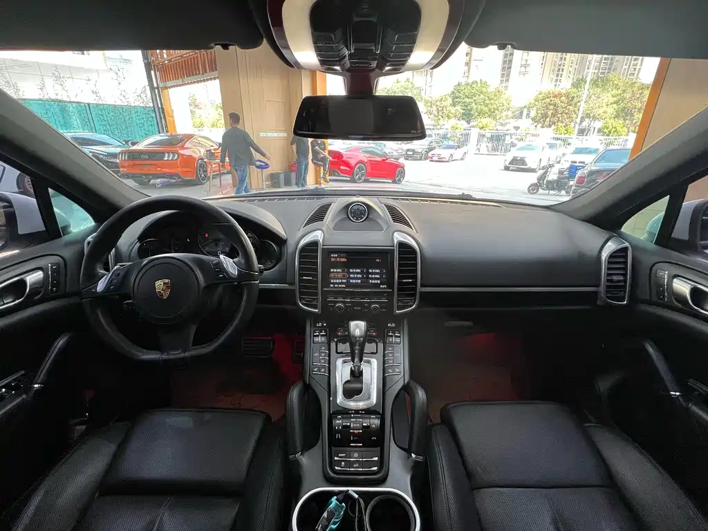 Porsche Cayenne — миниатюра 8