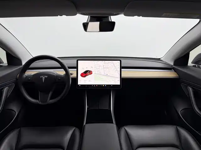 Tesla Model 3 — миниатюра 12