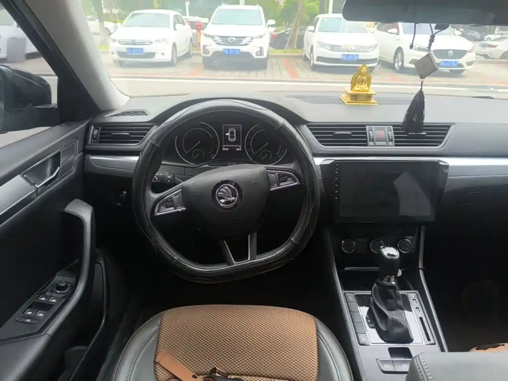 Skoda Superb — миниатюра 11