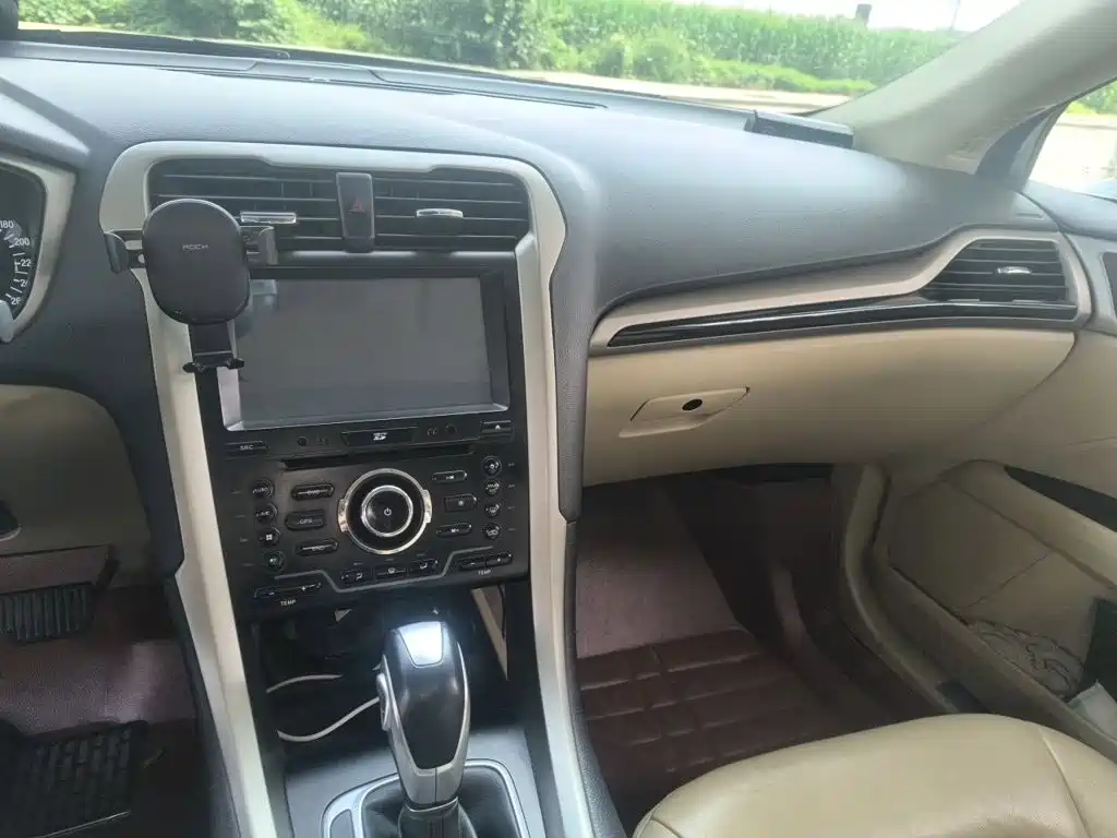 Ford Mondeo — миниатюра 6