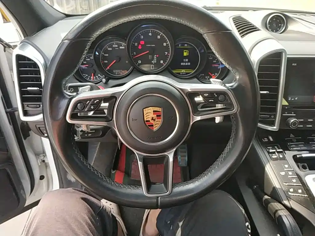Porsche Cayenne — миниатюра 11