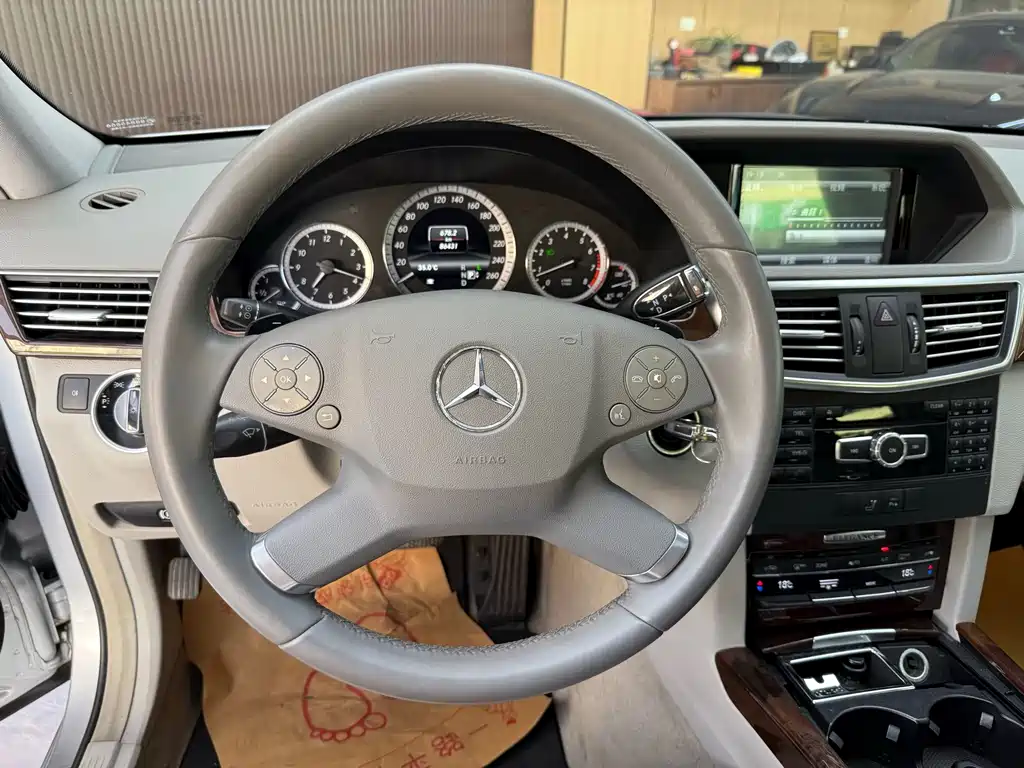 Mercedes-Benz E-Class — миниатюра 16