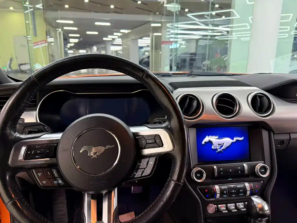 FORD MUSTANG