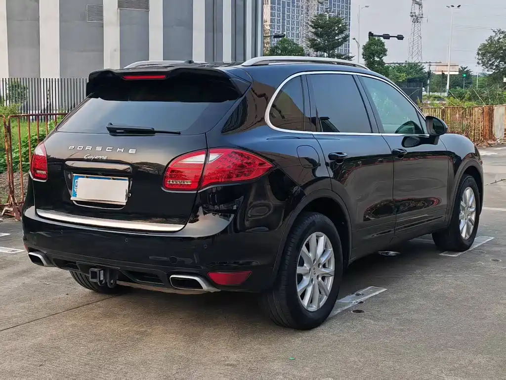 Porsche Cayenne — миниатюра 6