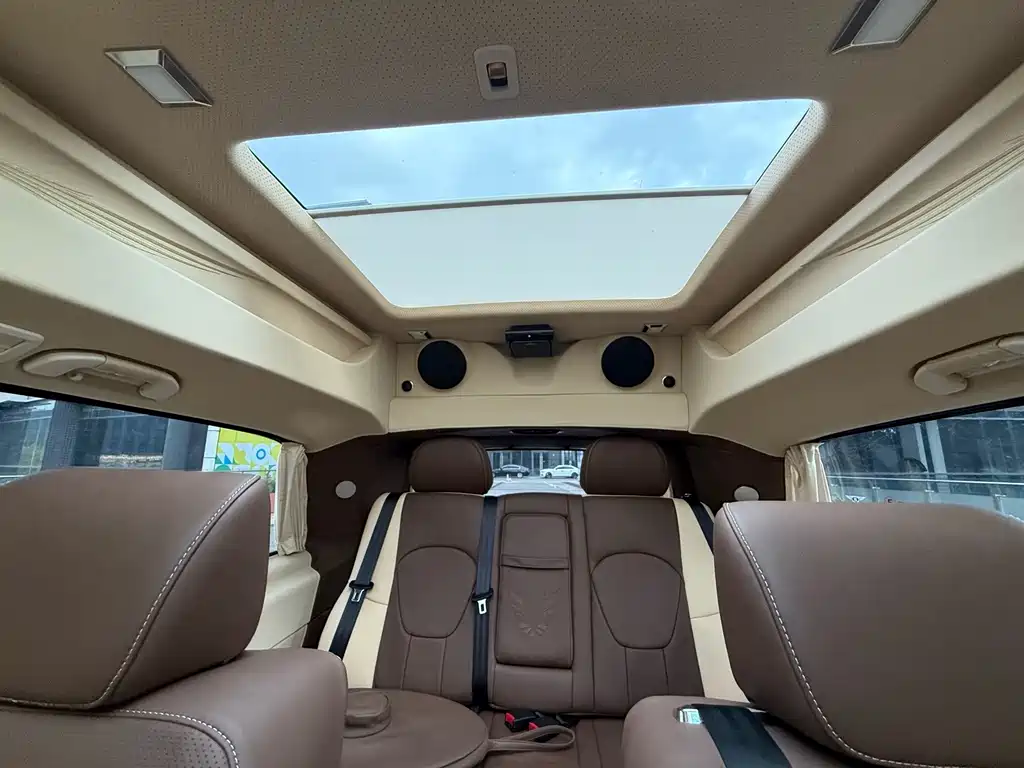 Mercedes-Benz V-Class — миниатюра 18