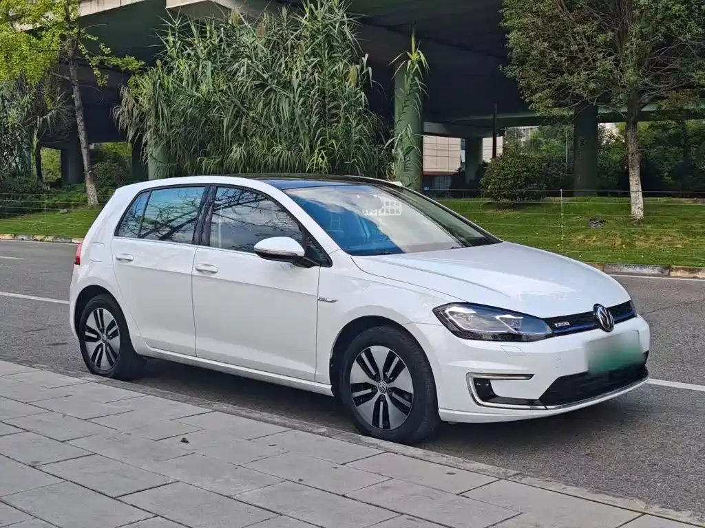 Volkswagen Golf EV — миниатюра 4