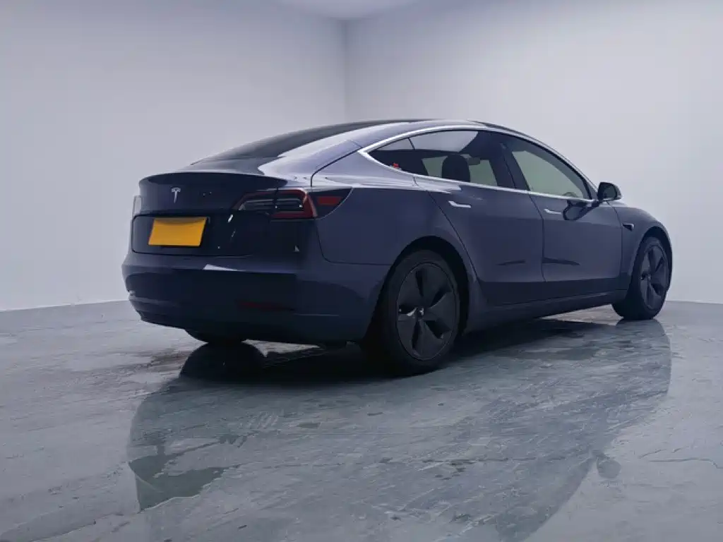 Tesla Model 3 — миниатюра 6