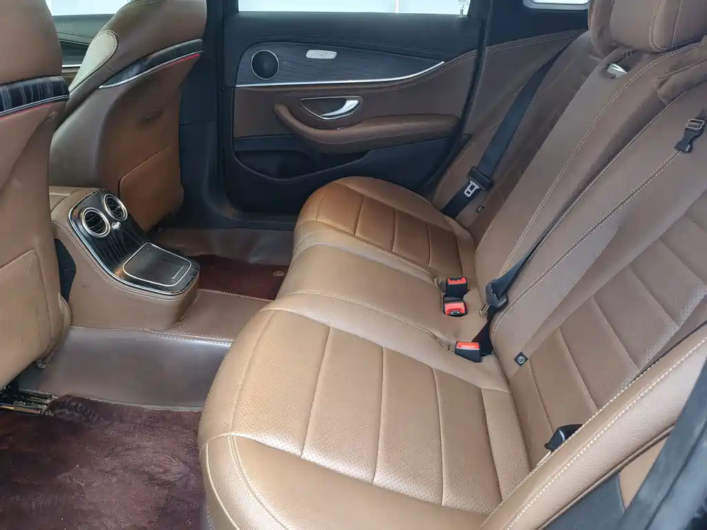 Mercedes-Benz E-Class — миниатюра 6
