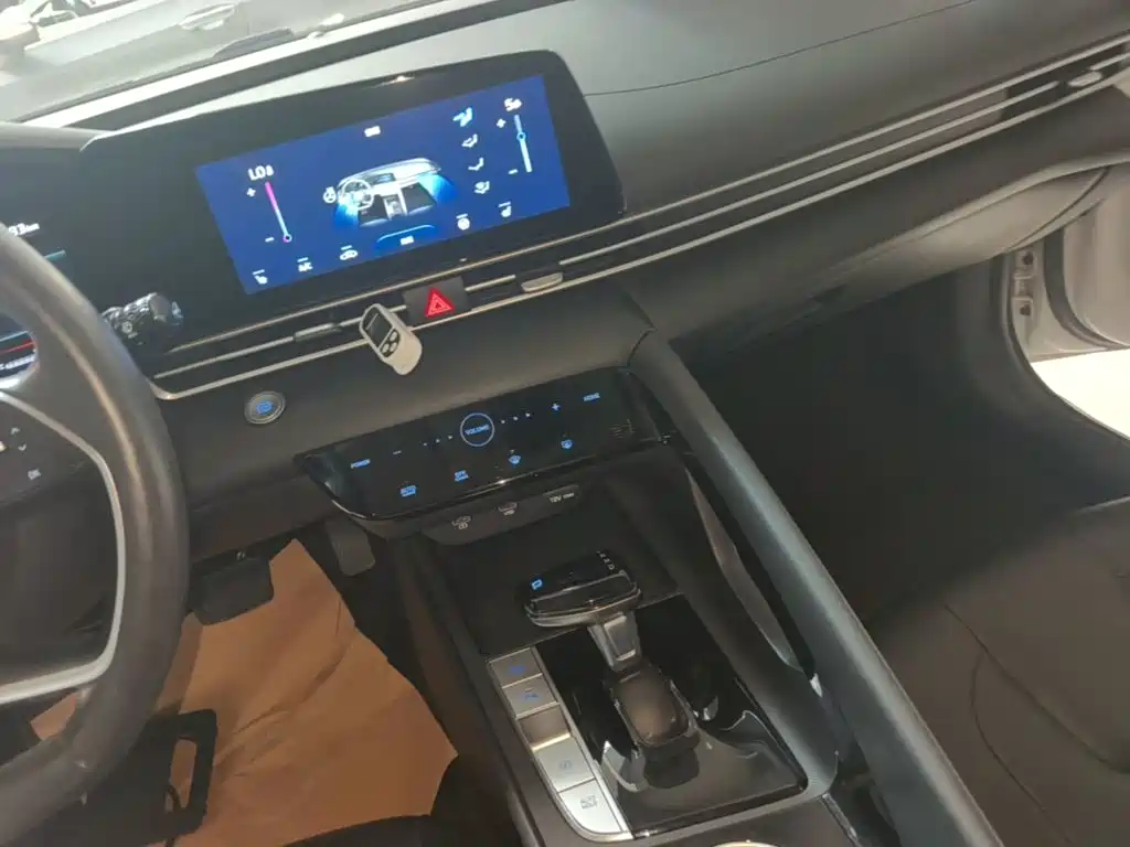 Hyundai Elantra — миниатюра 13