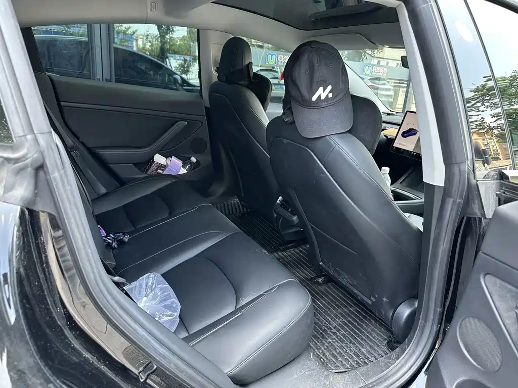 Tesla Model 3 — миниатюра 12