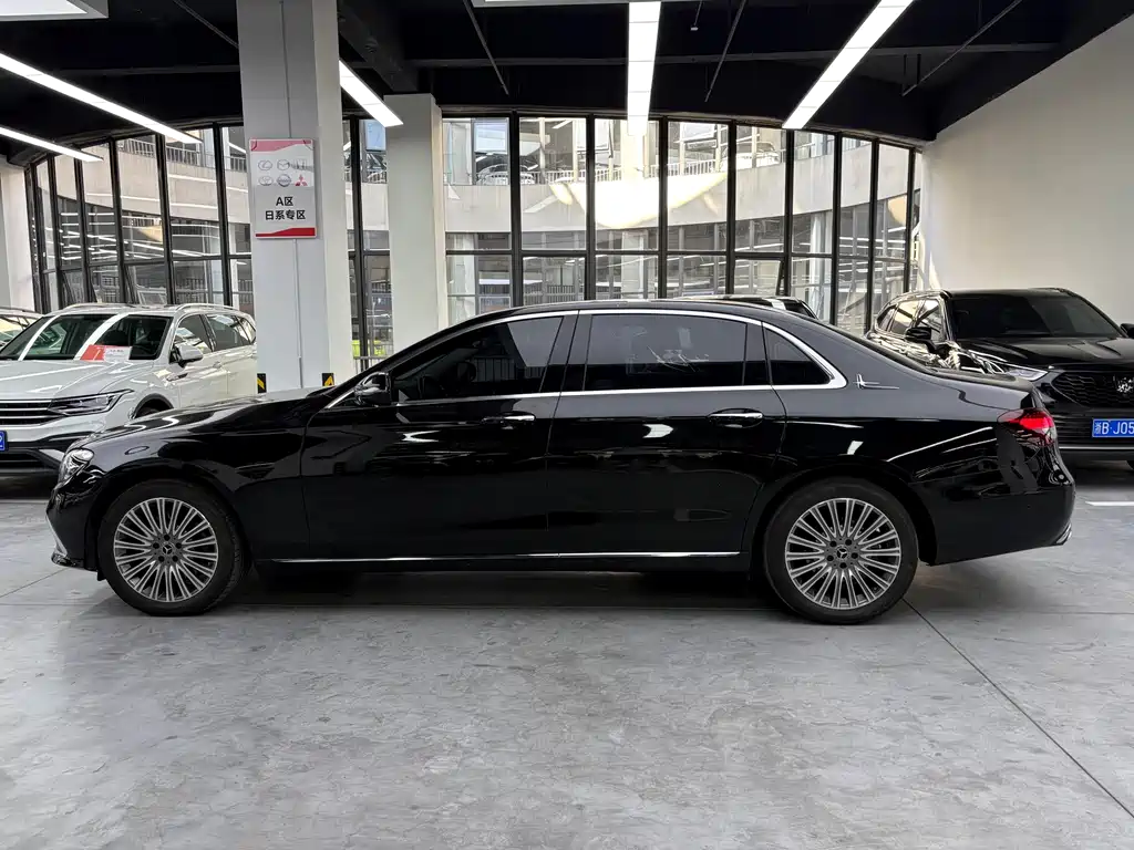 Mercedes-Benz E-Class — миниатюра 18