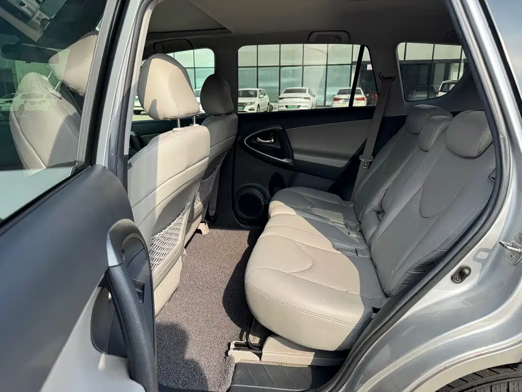 Toyota RAV4 — миниатюра 19