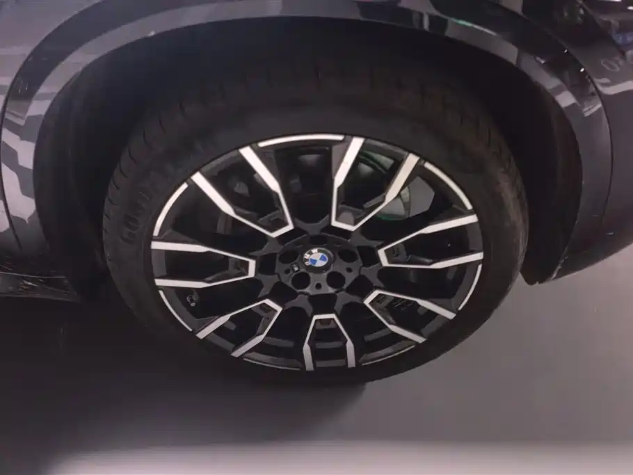 BMW X5 2025 xDrive 40Li M Sport