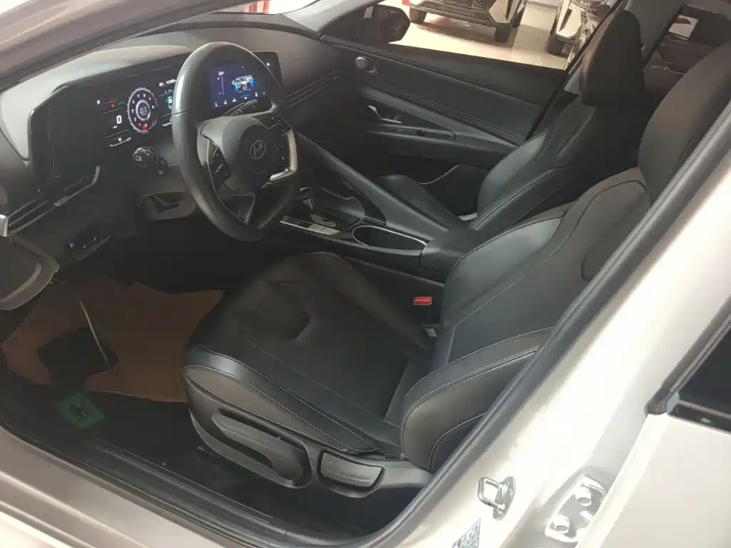 Hyundai Elantra — миниатюра 15