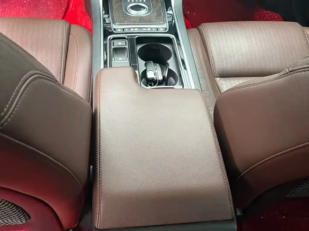 Jaguar XFL — миниатюра 4