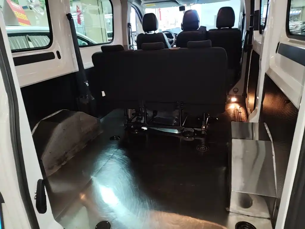 MAXUS V90 — миниатюра 19