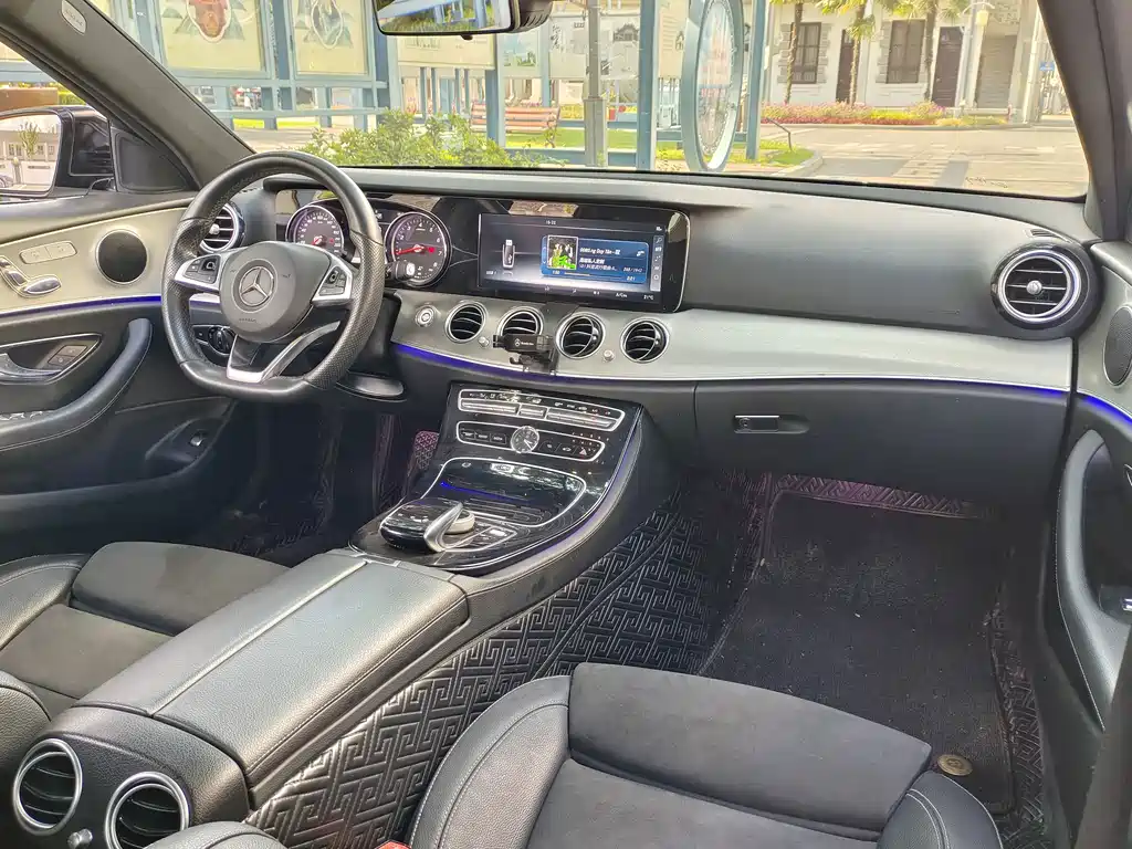 Mercedes-Benz E-Class — миниатюра 7