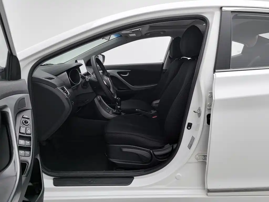 Hyundai Elantra Langdong — миниатюра 10